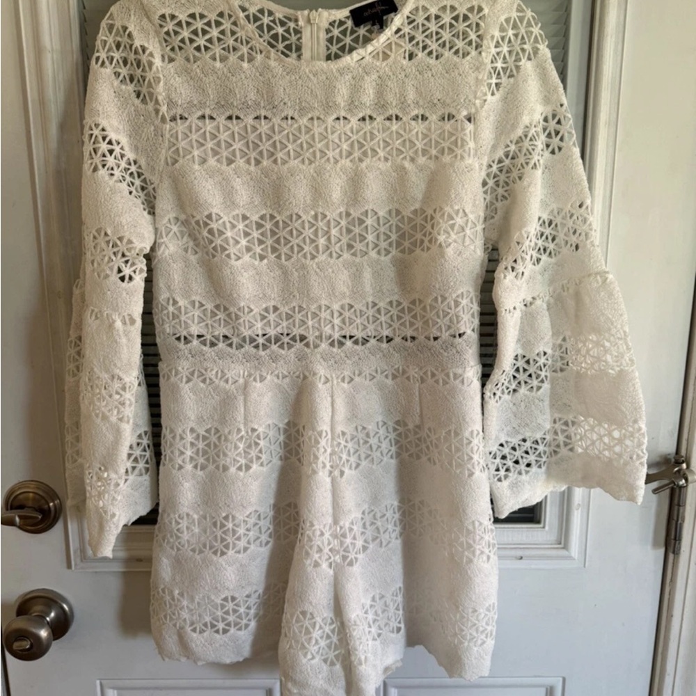 Ontwelth White Lace Romper long bell sleeves sheer zip back barely worn Sz L NWT